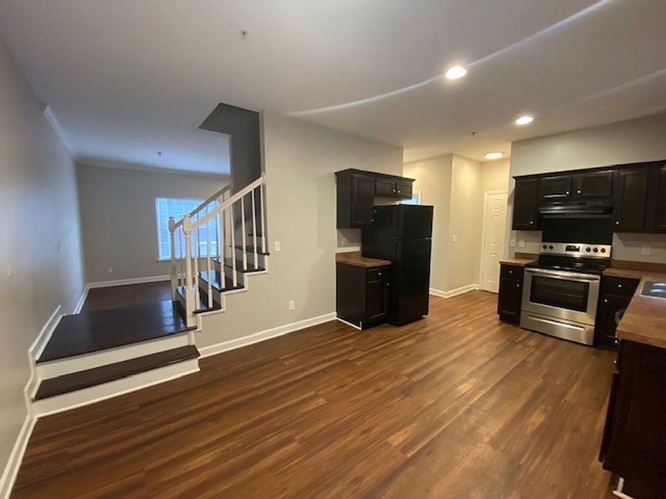 1st image of 622 41st Ave N #0
