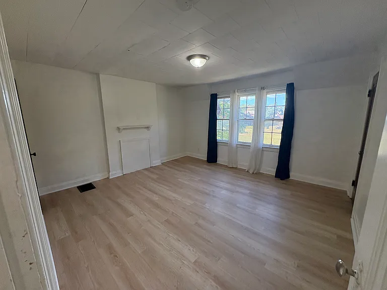 1451 E Columbus St #B — Photo 7