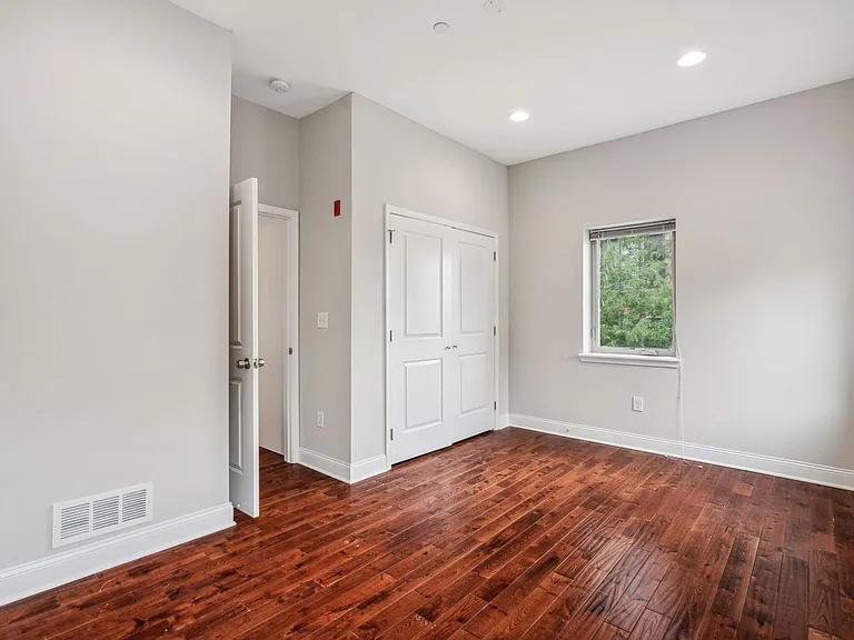 2228 Summer St #3 — Photo 10