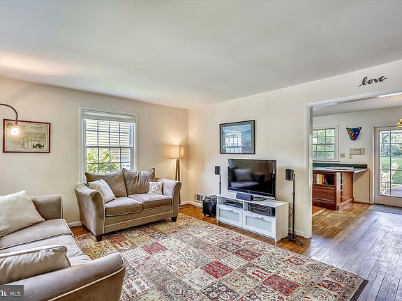 2nd image of 3301 Glenway Dr
