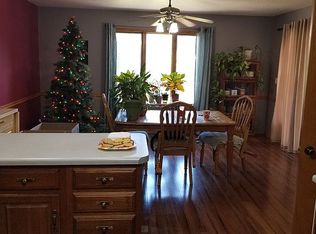 7081 Old River Road Ln, Ely, IA 52227