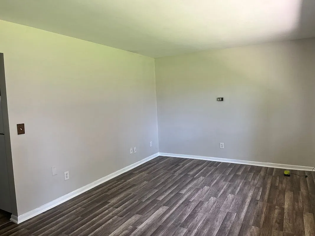 1 bed, 1.0 bath, 450 sqft, $950 — Photo 2