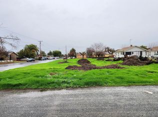 1026 W Maple St, Exeter, CA 93221