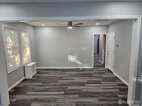 4th image of 65 Hale St