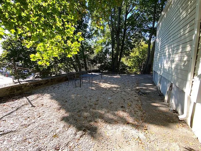 27 Florence St #1R — Photo 17