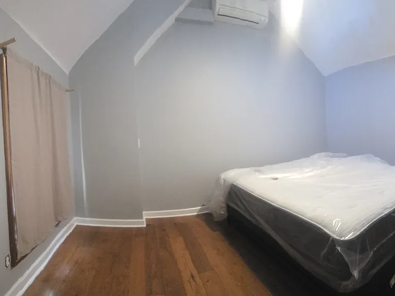 918 Waverly St — Photo 2