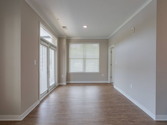 3rd image of 950 Riverside Dr #1309
