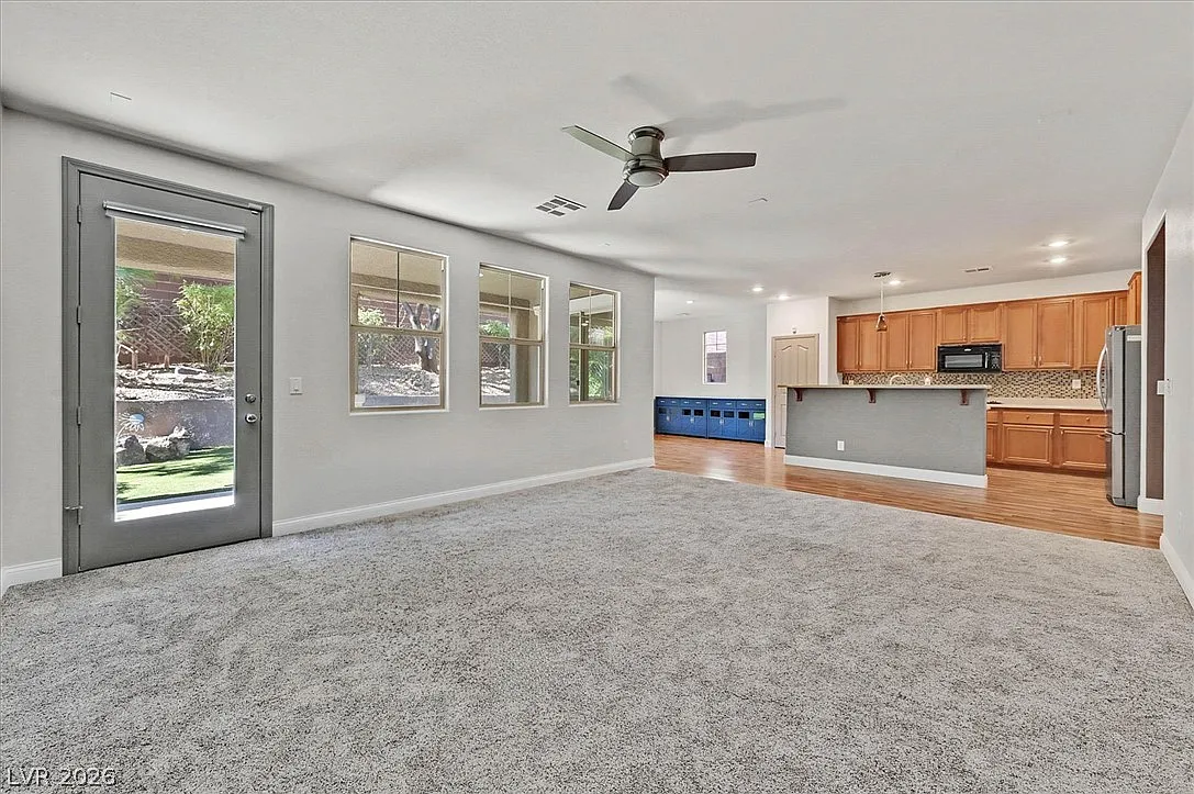 3 bed, 2.5 bath, 2816 sqft, $2,500 — Photo 4