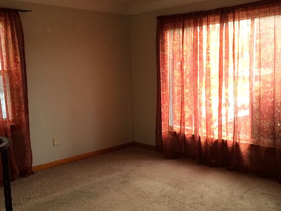 3rd image of 8318 Oxford Dr