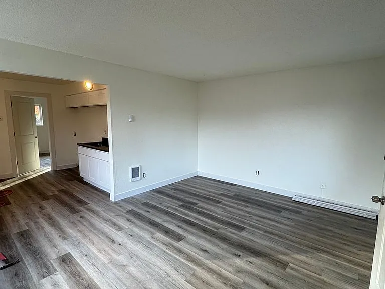 2409 E Mill Plain Blvd — Photo 3