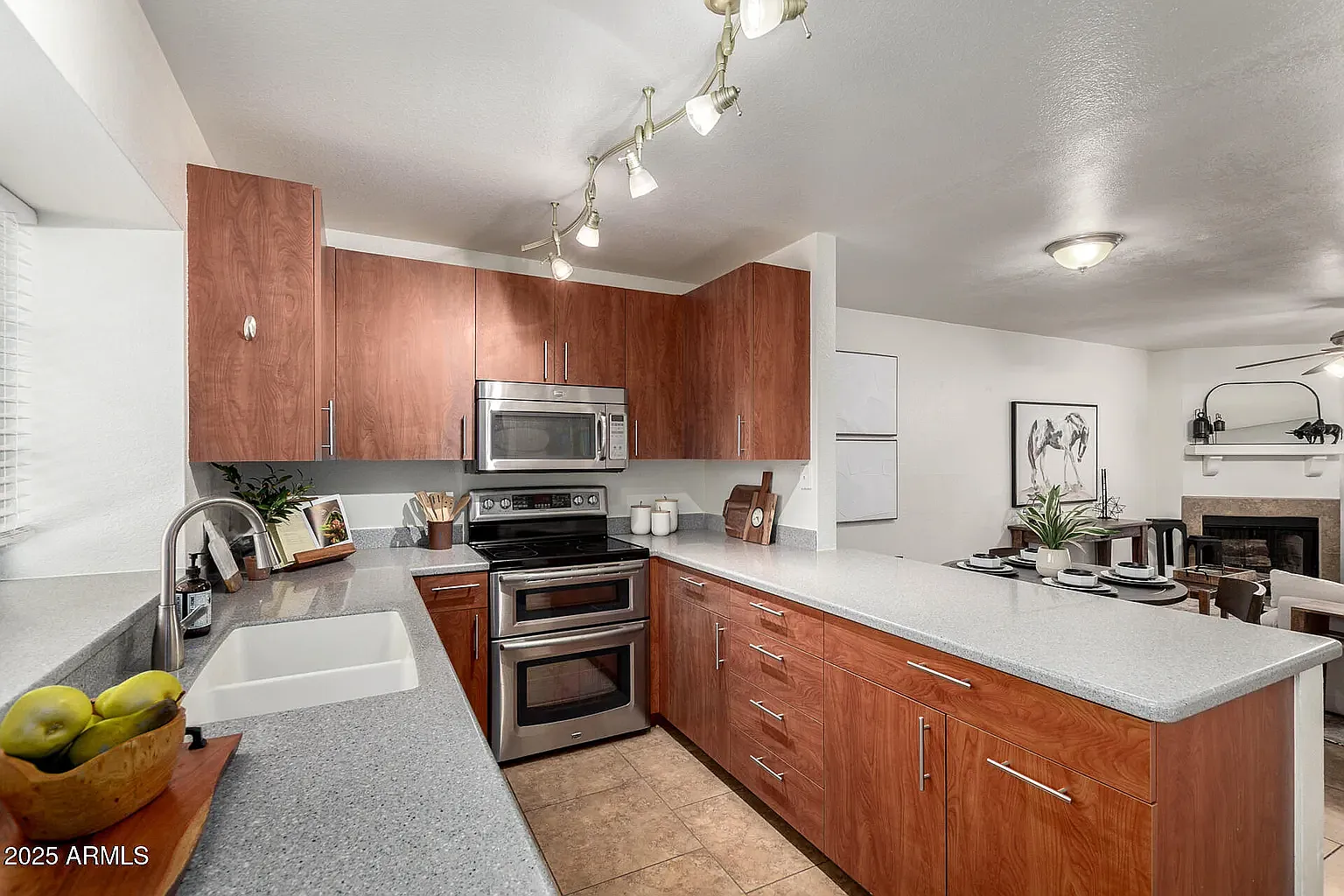 2 bed, 956 sqft, $1,700 — Photo 2