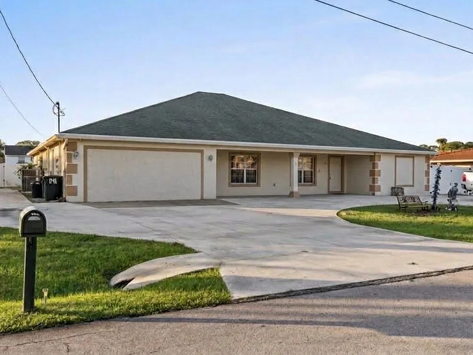 141 NE Naranja Ave