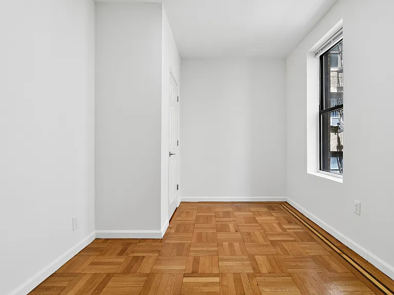 920 Riverside Dr #34 — Photo 8