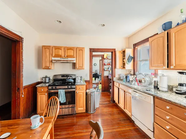 40 Weld Hill St #2R, Jamaica Plain, MA 02130