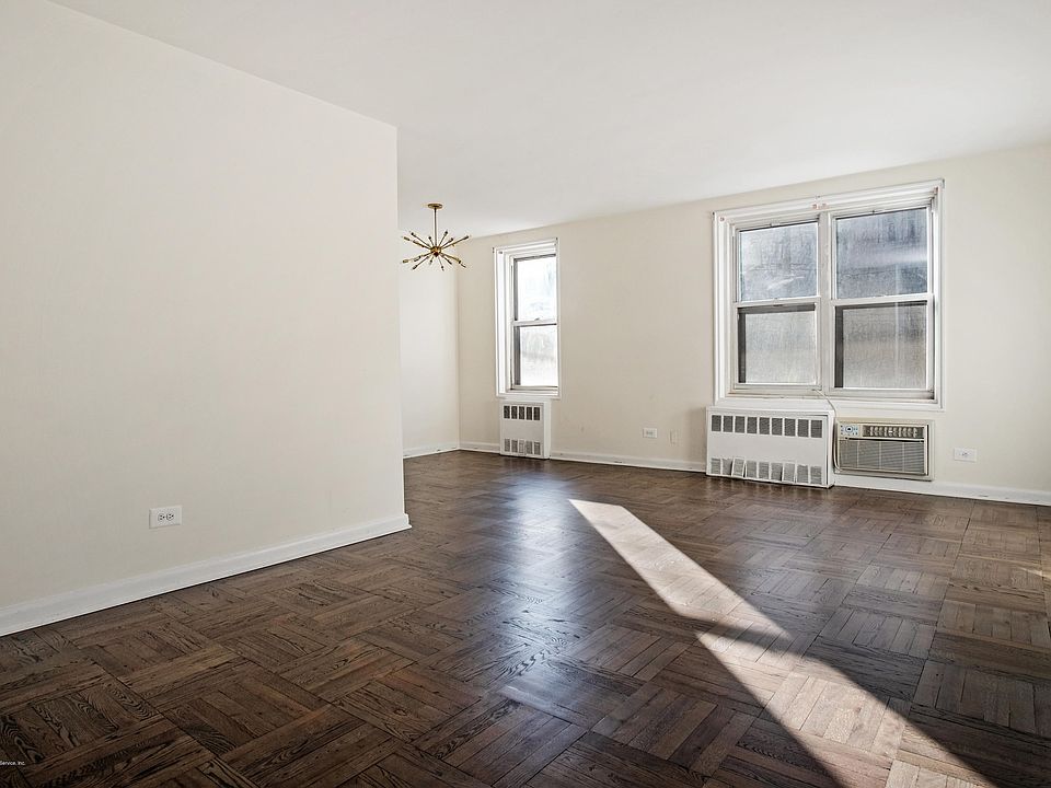 1st image of 350 Richmond Ter APT 2D