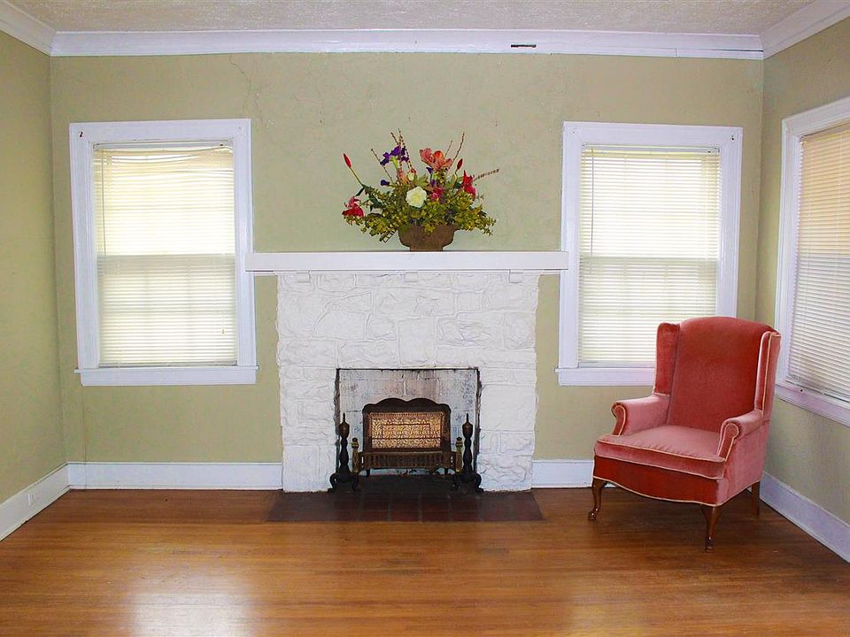 2nd image of 863 N Garland St