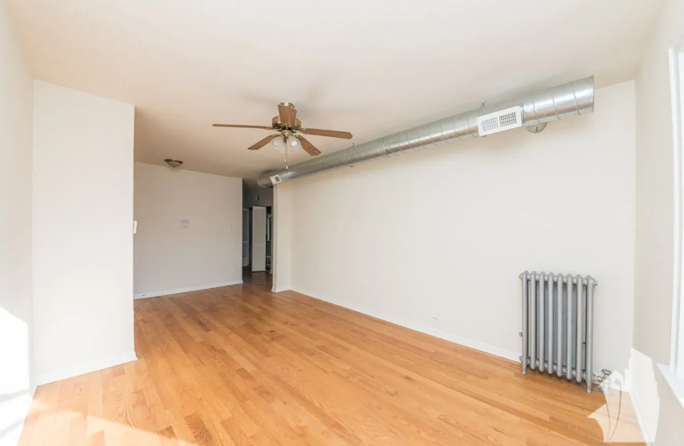 1249 W Henderson St — Photo 1
