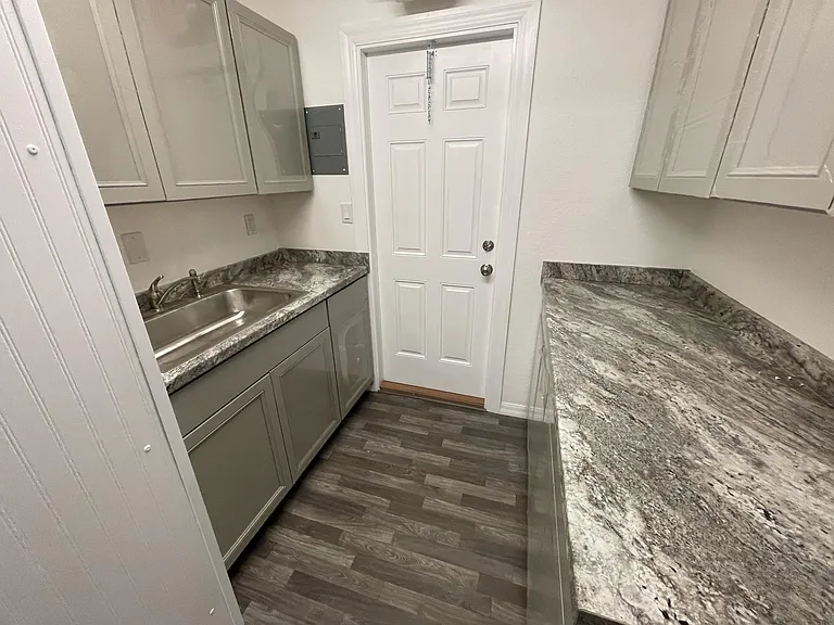 15 S Dollins Ave #B — Photo 3