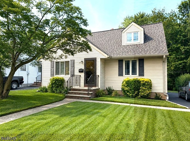 1st image of 70 Bromley Pl
