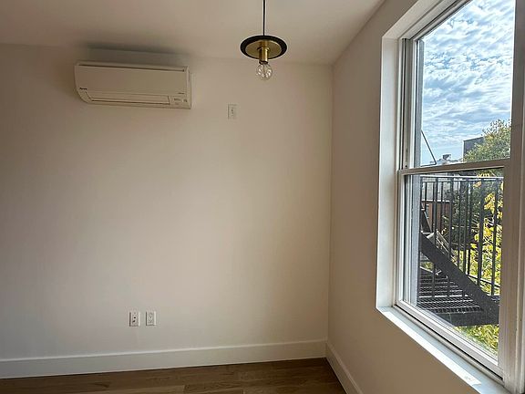 5th image of 1052 Dean St #4P