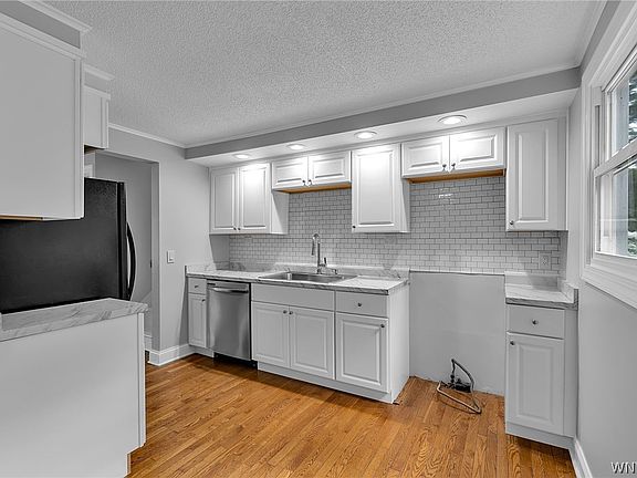 3rd image of 6893 Brandywine Dr