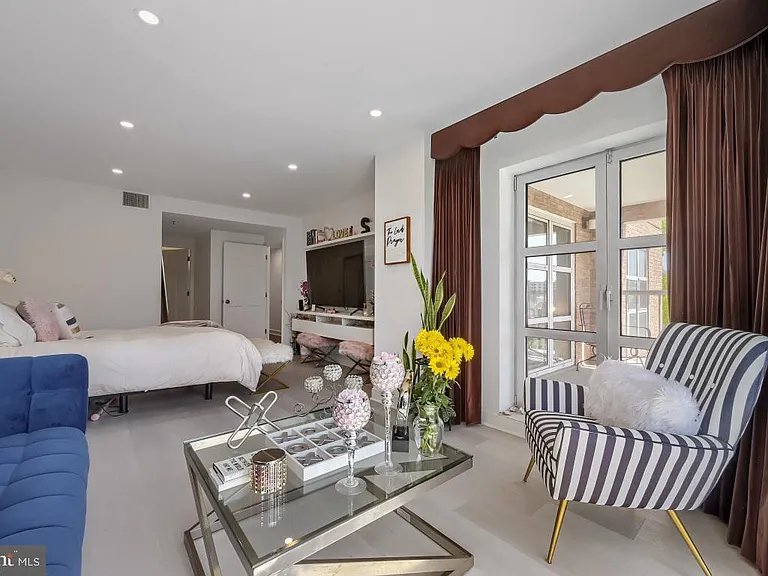 250 President St #211 — Photo 14