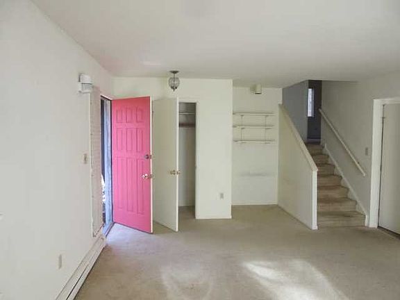 4th image of 7 Carriage House Ct