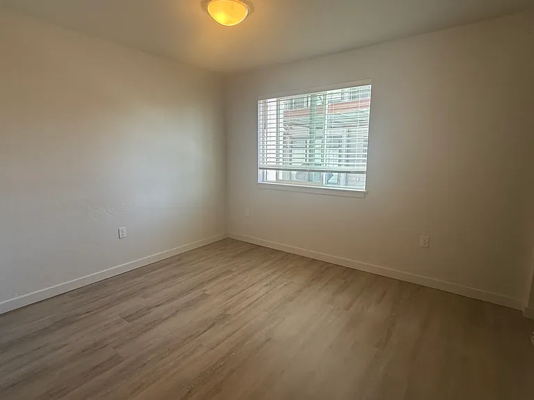 River Falls Apartments — Photo 44