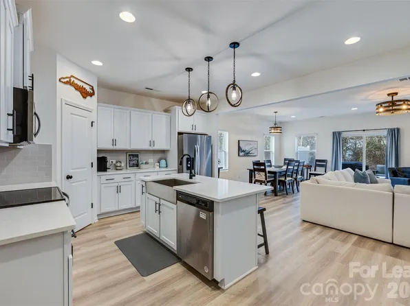 12017 Basking Dr, Charlotte, NC 28214