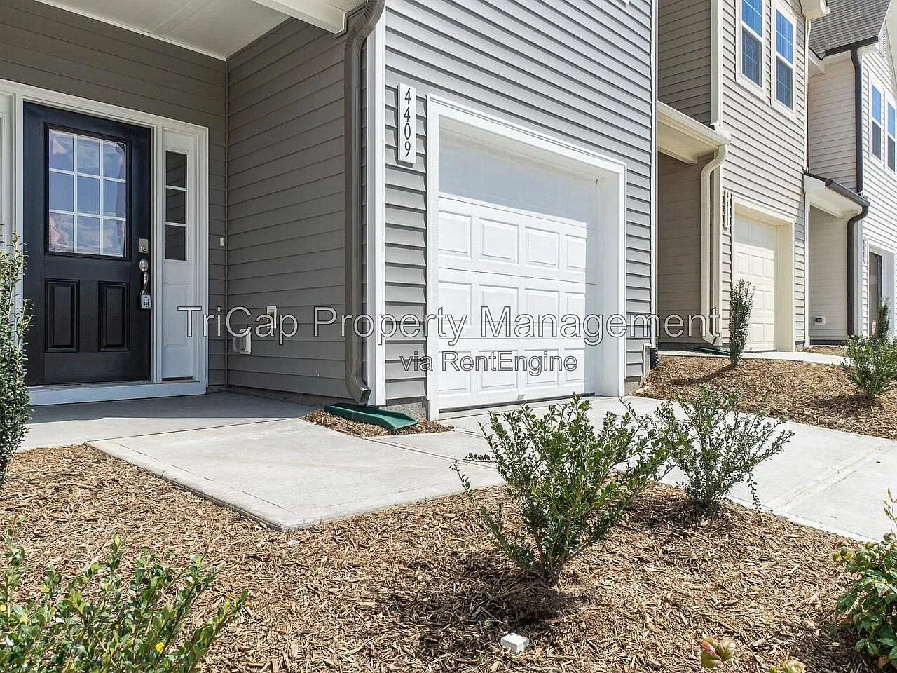 3 bed, 2.5 bath, 1630 sqft, $1,790 — Photo 3