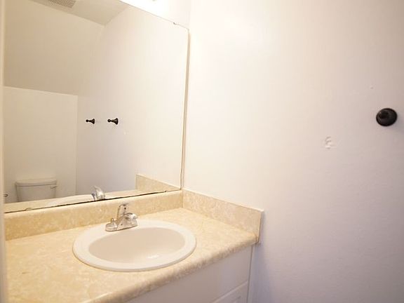 3rd image of 802 Eugenia St