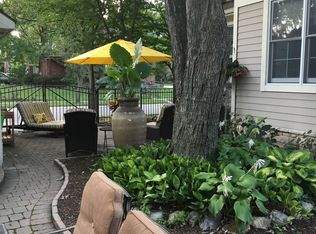 16 Fairwood Blvd, Pleasant Ridge, MI 48069