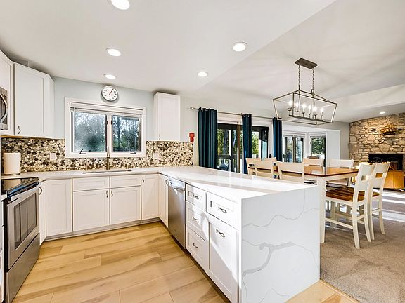 5th image of 4671 Harbor Dr Unit D4