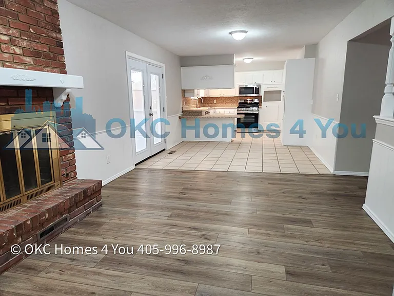 401 SW 63rd Pl — Photo 4