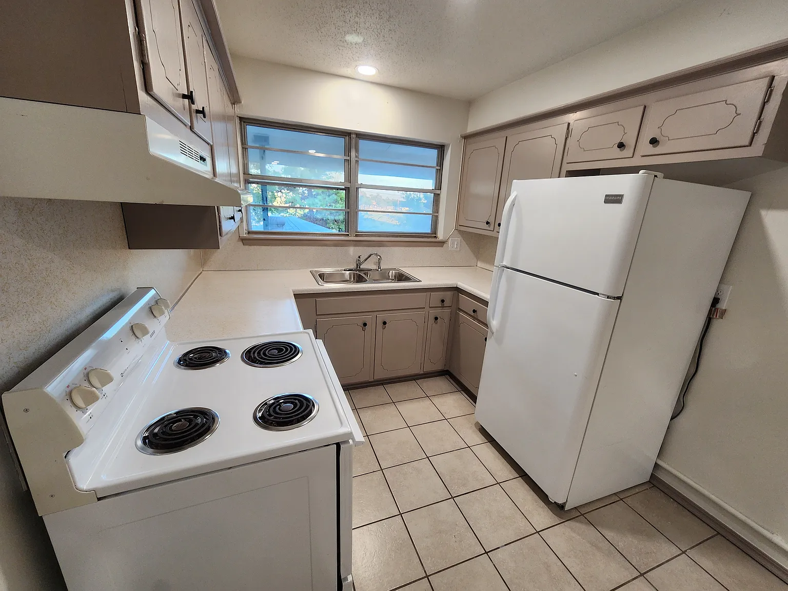 1 bed, 728 sqft, $925 — Photo 1