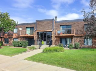 635 Limerick Ln APT 2B, Schaumburg, IL 60193