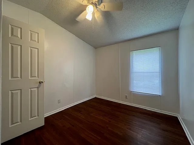 1405 Harper Dr — Photo 11