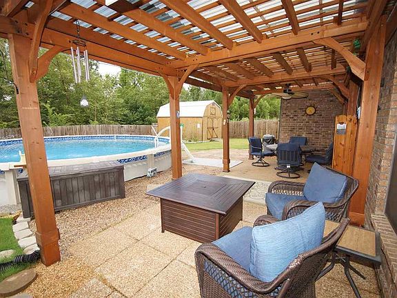 2nd image of 215 Whispering Creek Dr