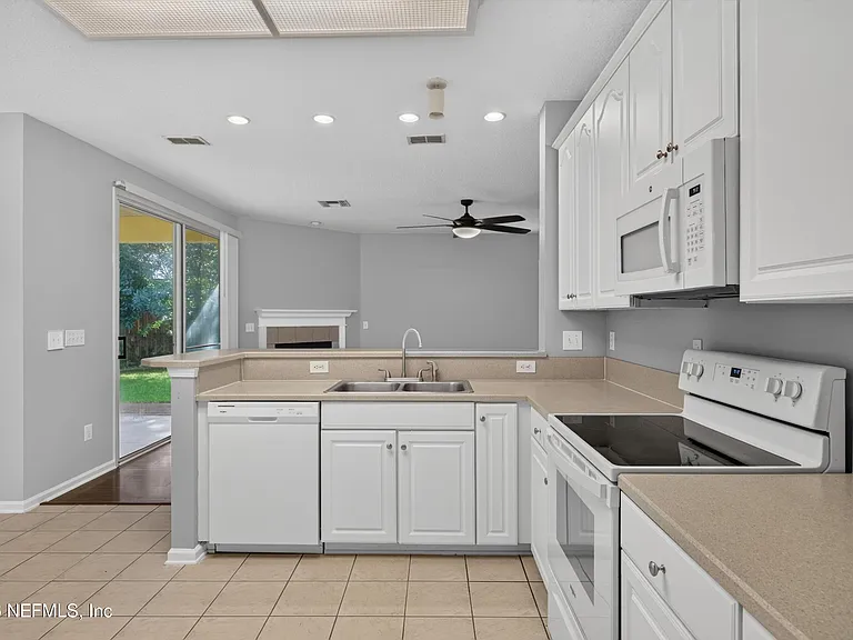 470 Sparrow Branch Cir — Photo 8