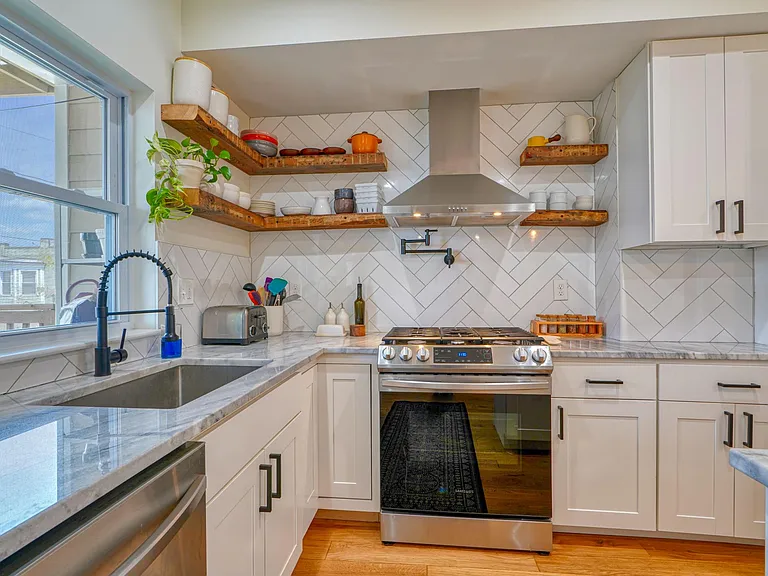 300 S Clinton St — Photo 17