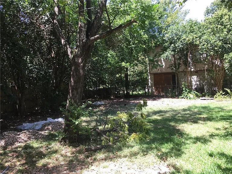 507 Middle Ln — Photo 8