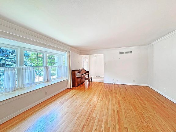 3rd image of 2510 Clifton Ave