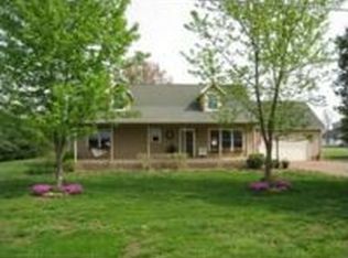 1303 White Pine Ln, Metropolis, IL 62960