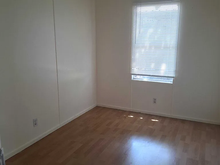 399 W Victory Ave — Photo 7