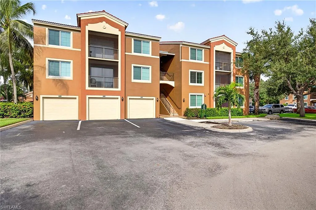 2 bed, 2.0 bath, 1059 sqft, $2,200 — Photo 2