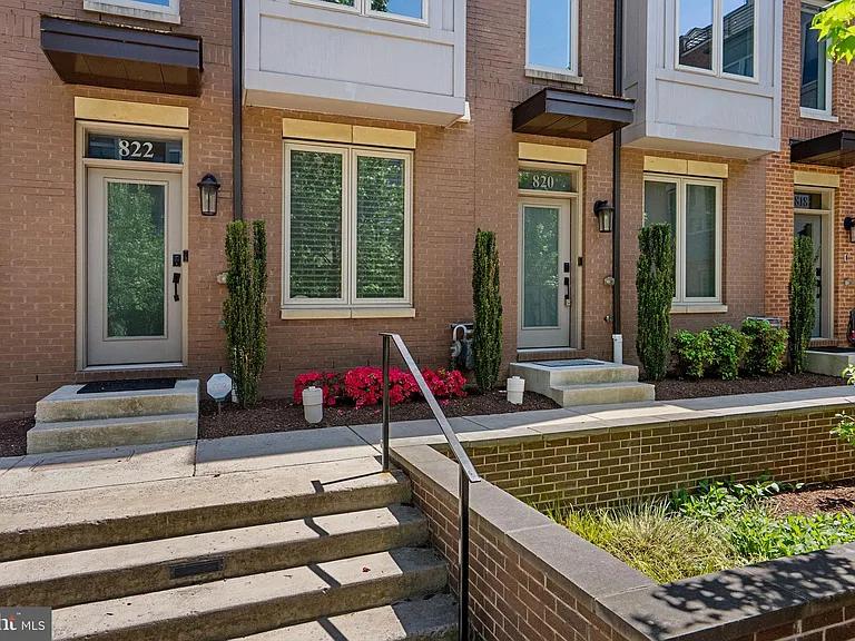 820 Thompson Cres #26 — Photo 3