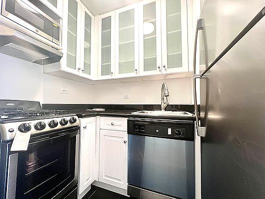 2nd image of 420 E 79th St APT 10F