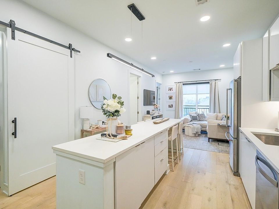 1st image of 1125 10th Ave N #303
