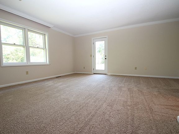 4th image of 71 Stonington Dr