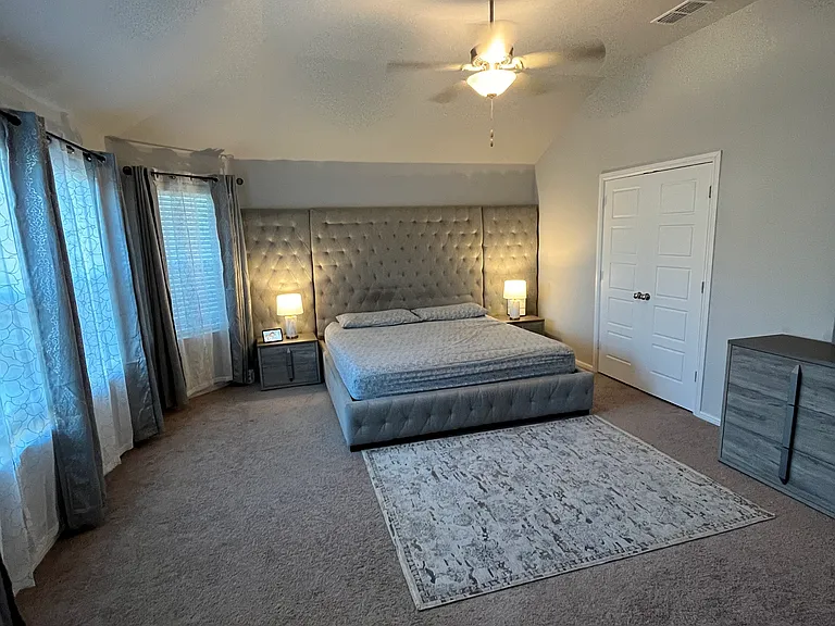 Master Bed Room with 4 Big Bay Windows
